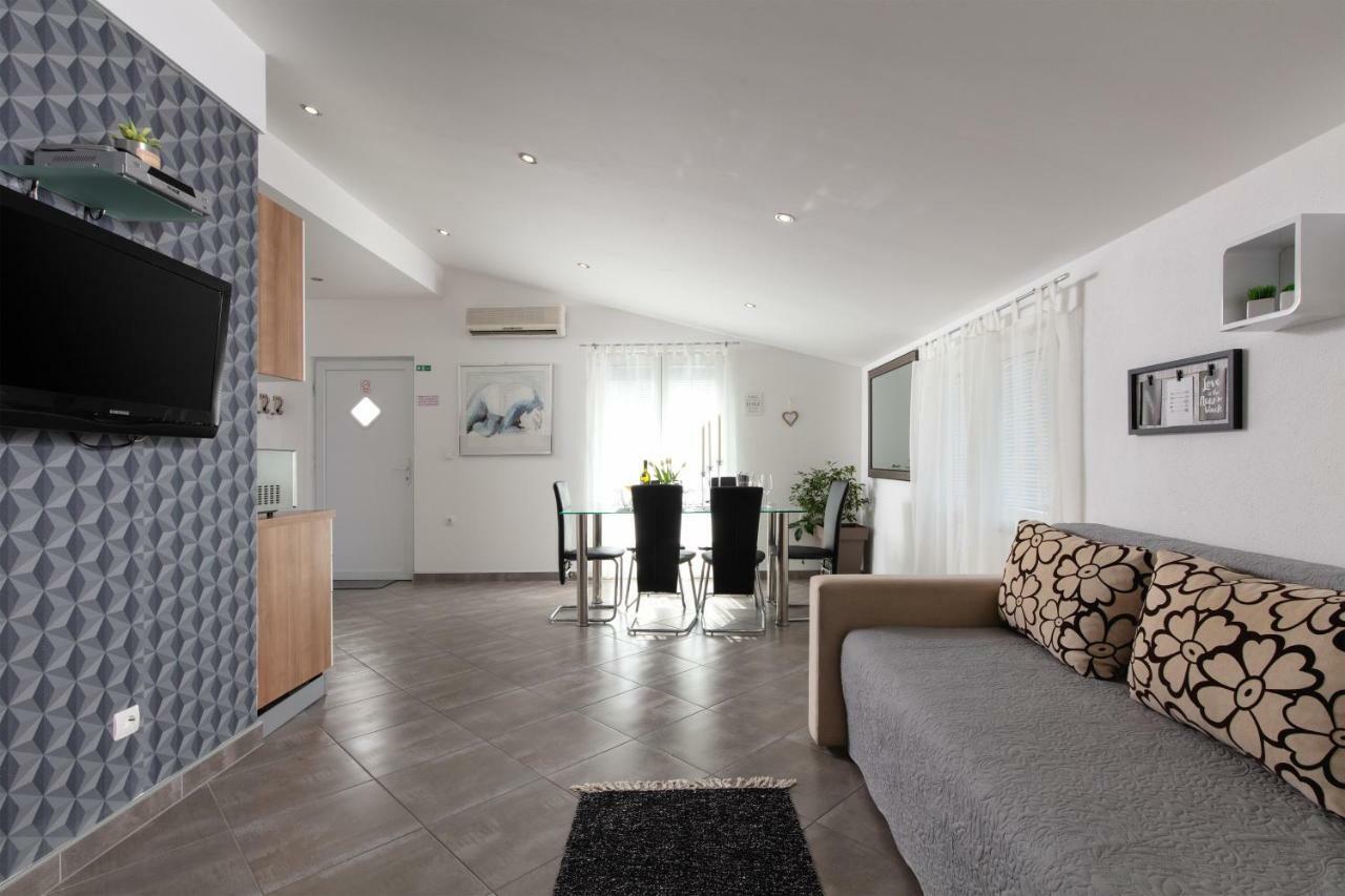 Apartments Bubalo Omis Exterior photo
